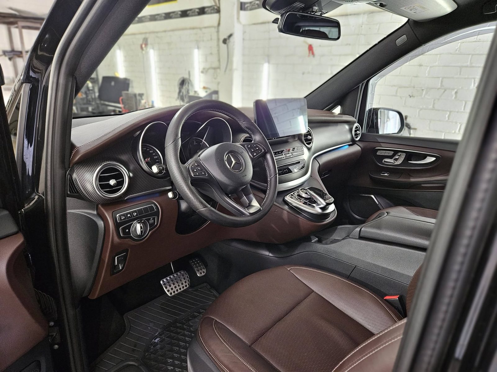 Mercedes V-Class vairuotojo zona po valymo